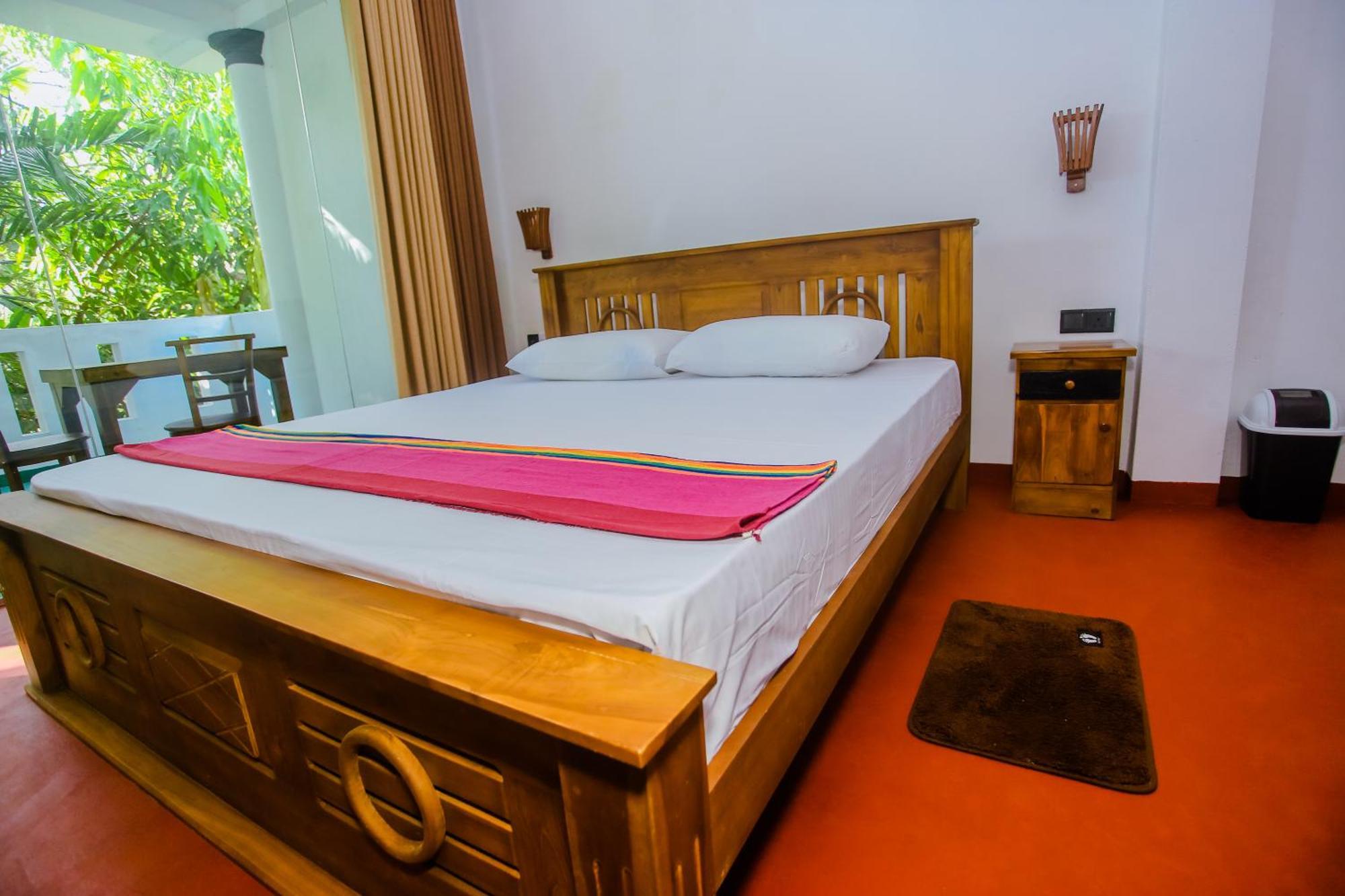 Little Angels Bed and Breakfast Mirissa Exteriör bild